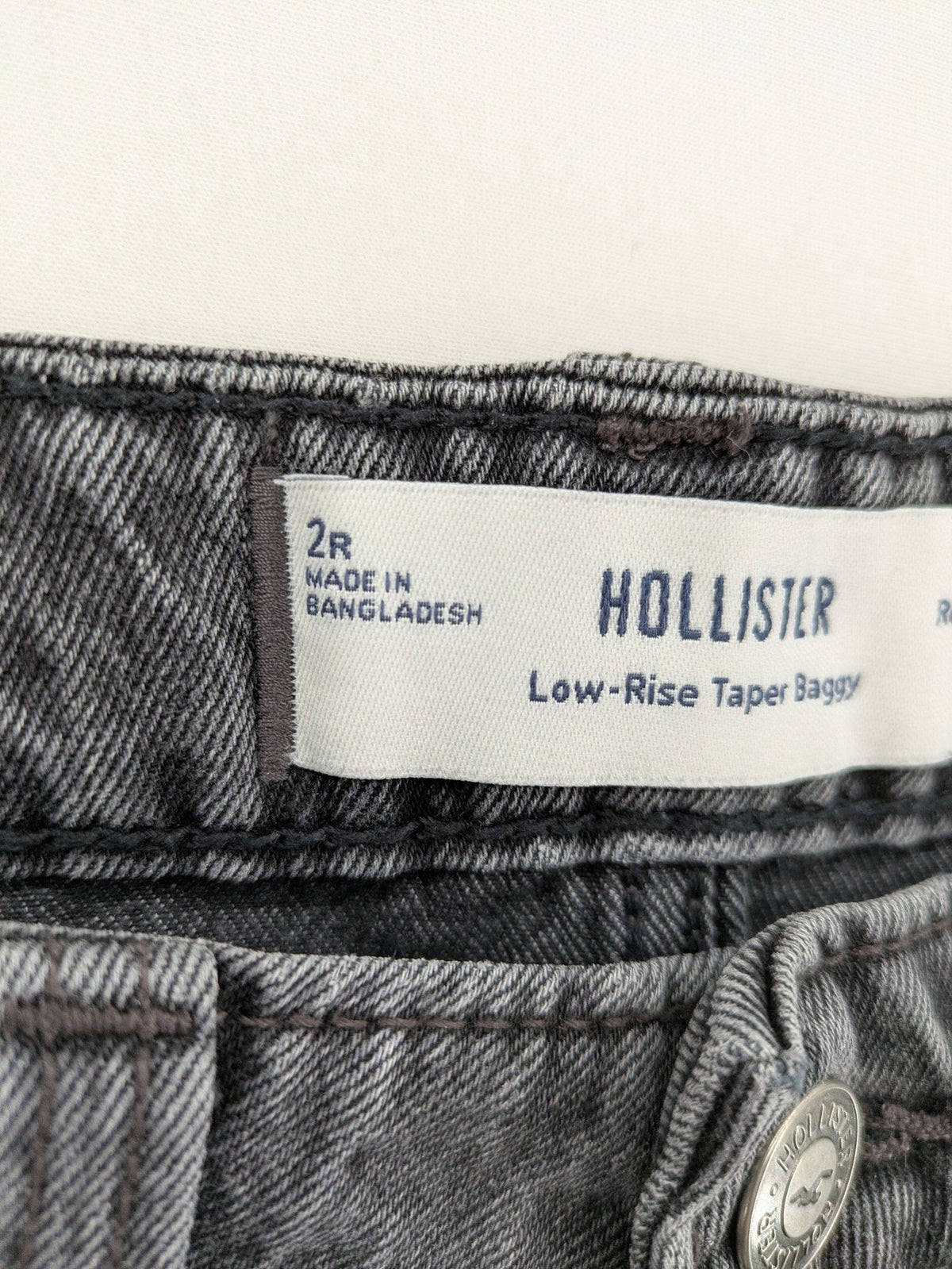 Hollister black tapered baggy jeans classic 5-pocket design with zipper and button closure.