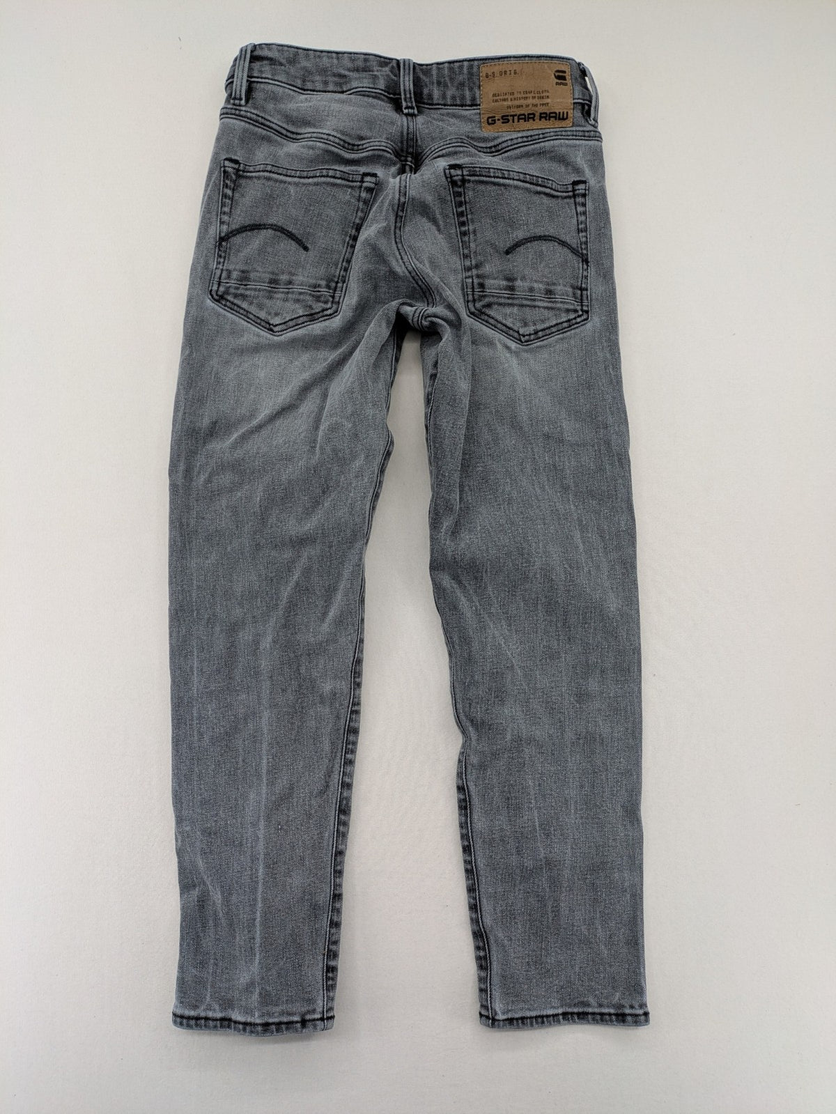 G-Star Raw grey straight jeans with classic 5-pocket design and logo patch.