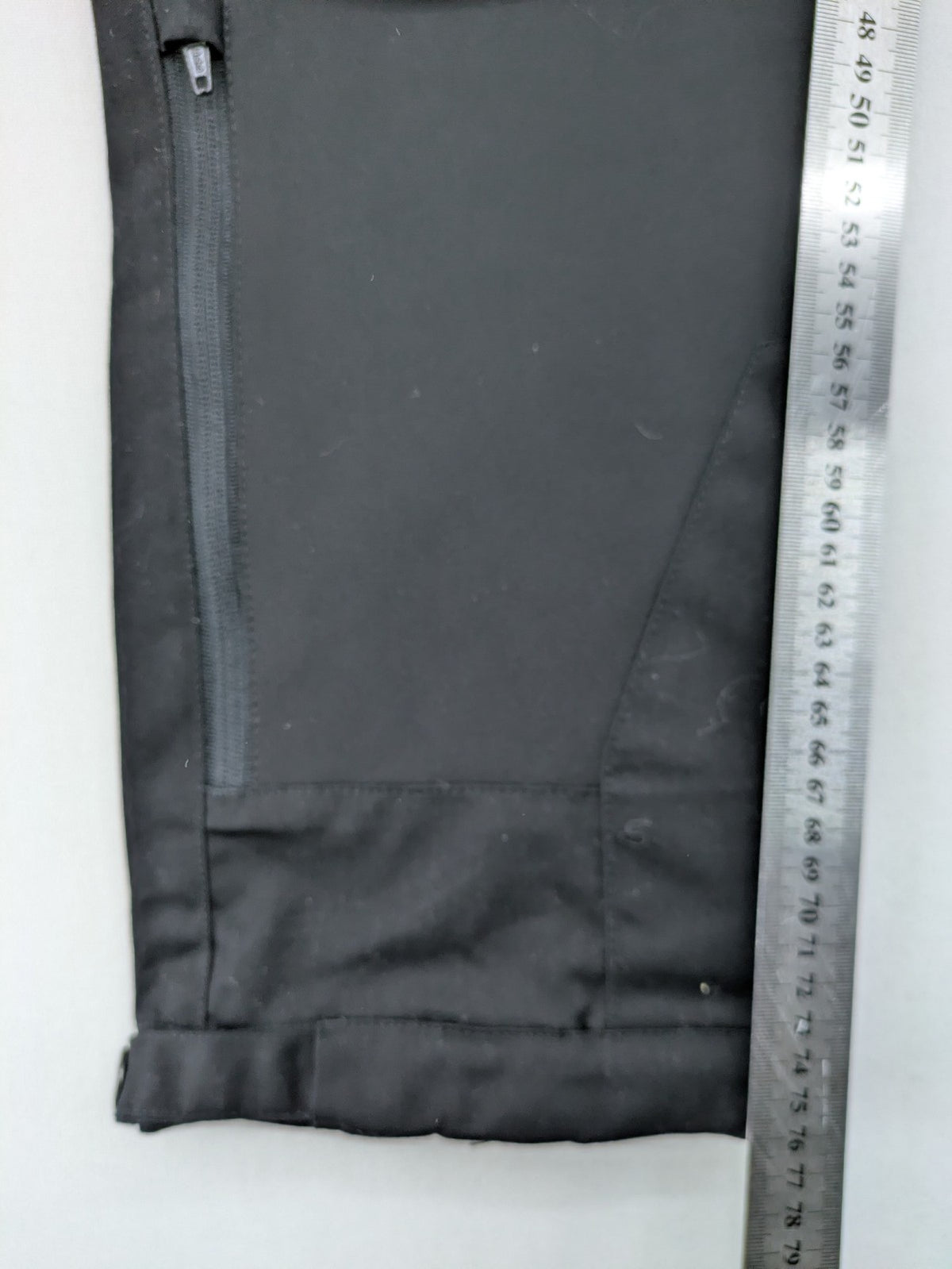 High Mountain black cargo pants with multiple pockets and durable stretch material.