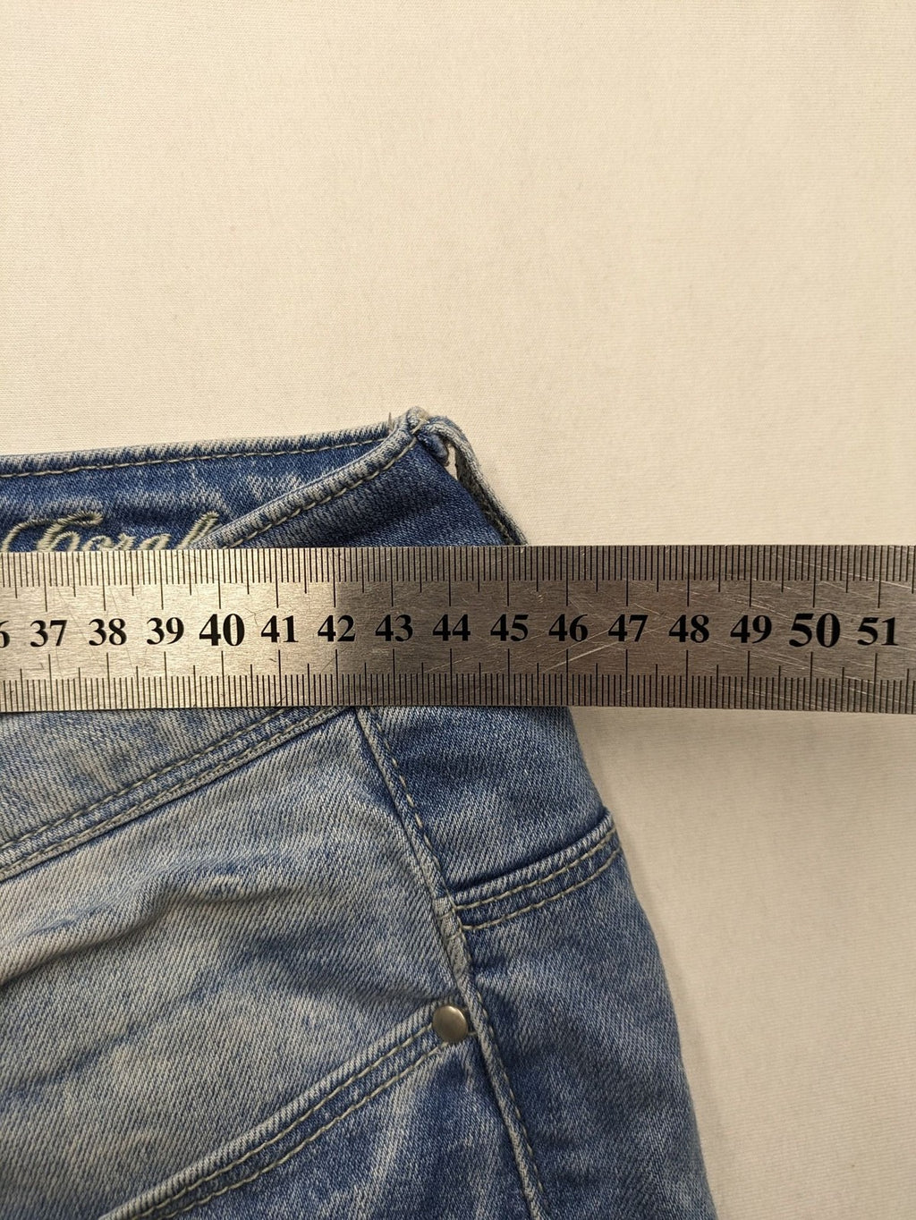 ONLY straight jeans orange pink distressed look with classic 5-pocket design and zipper.