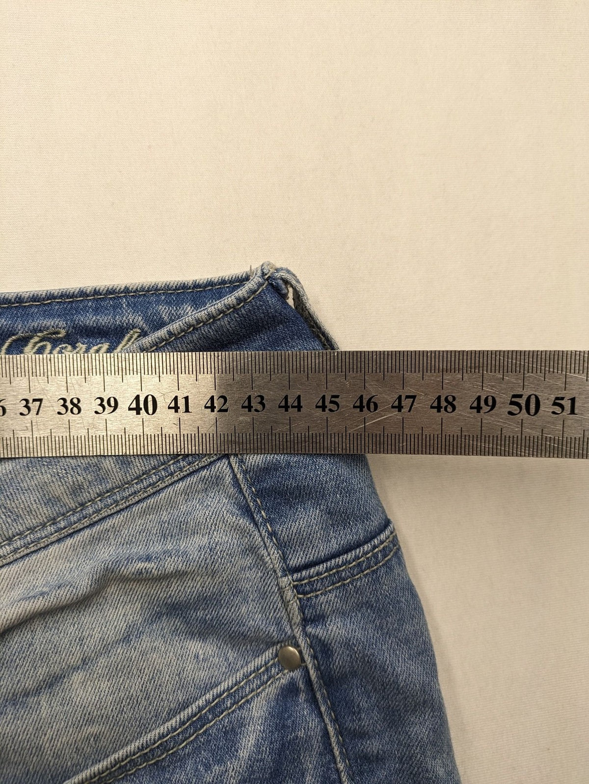 ONLY straight jeans orange pink distressed look with classic 5-pocket design and zipper.