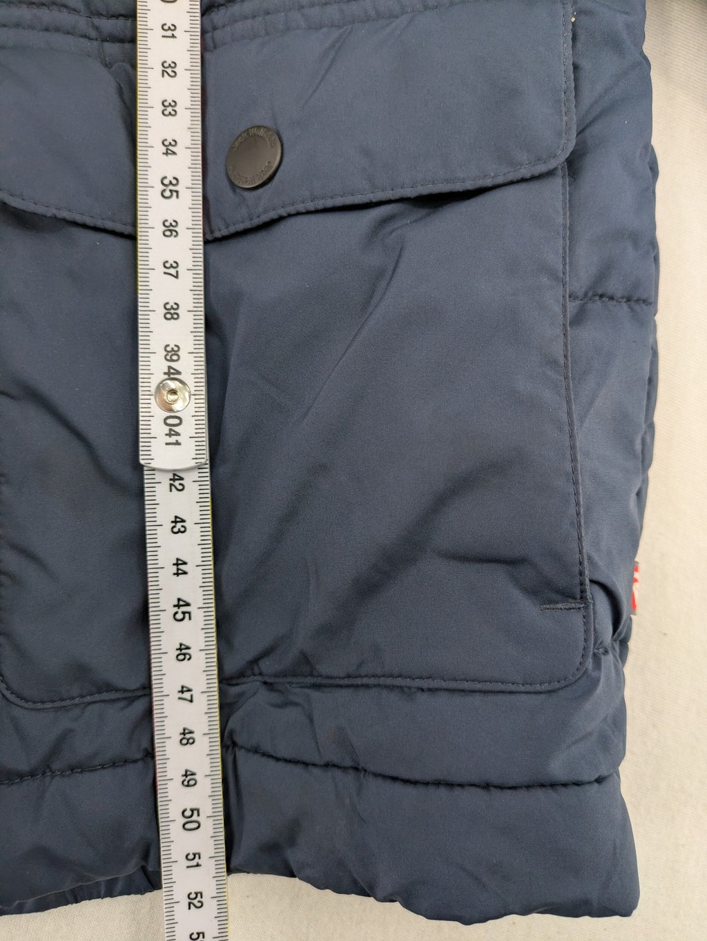 Jack Wolfskin cream and navy puffer coat with quilted design and Sherpa fleece lining.