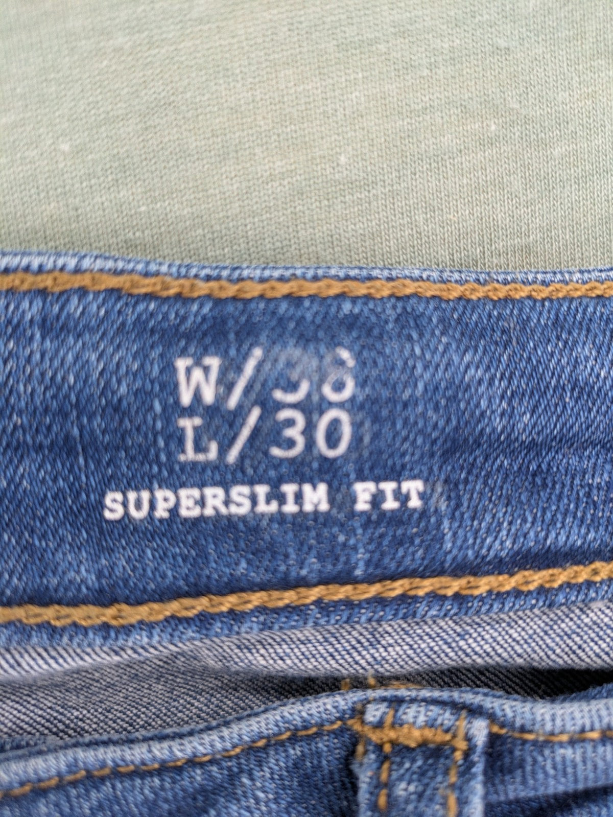Q/S blue superslim fit jeans with classic 5-pocket style and zipper detail.