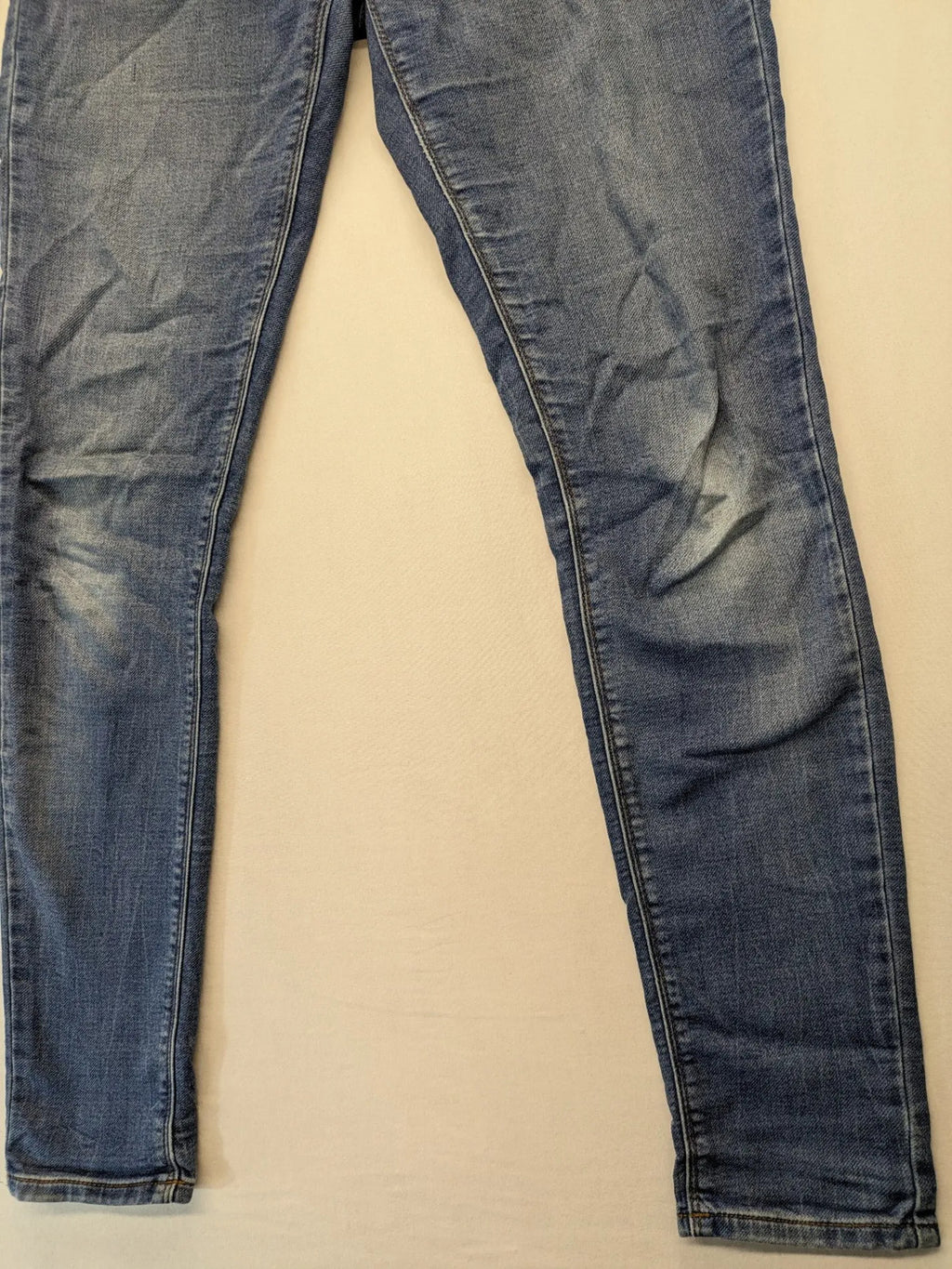 Esprit pink skinny jeans 5-pocket design with zipper, made from organic cotton blend.