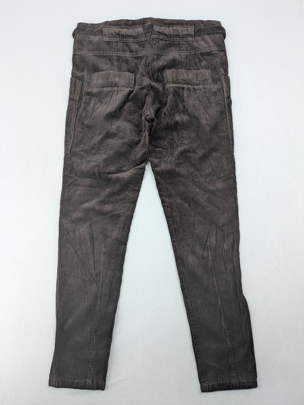Alma & Lovis brown cord pants paperbag style with belt, made from organic cotton.