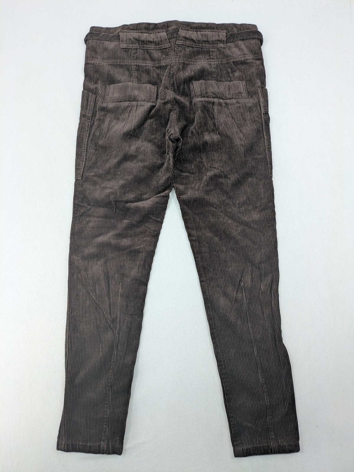 Alma & Lovis brown cord pants paperbag style with belt, made from organic cotton.