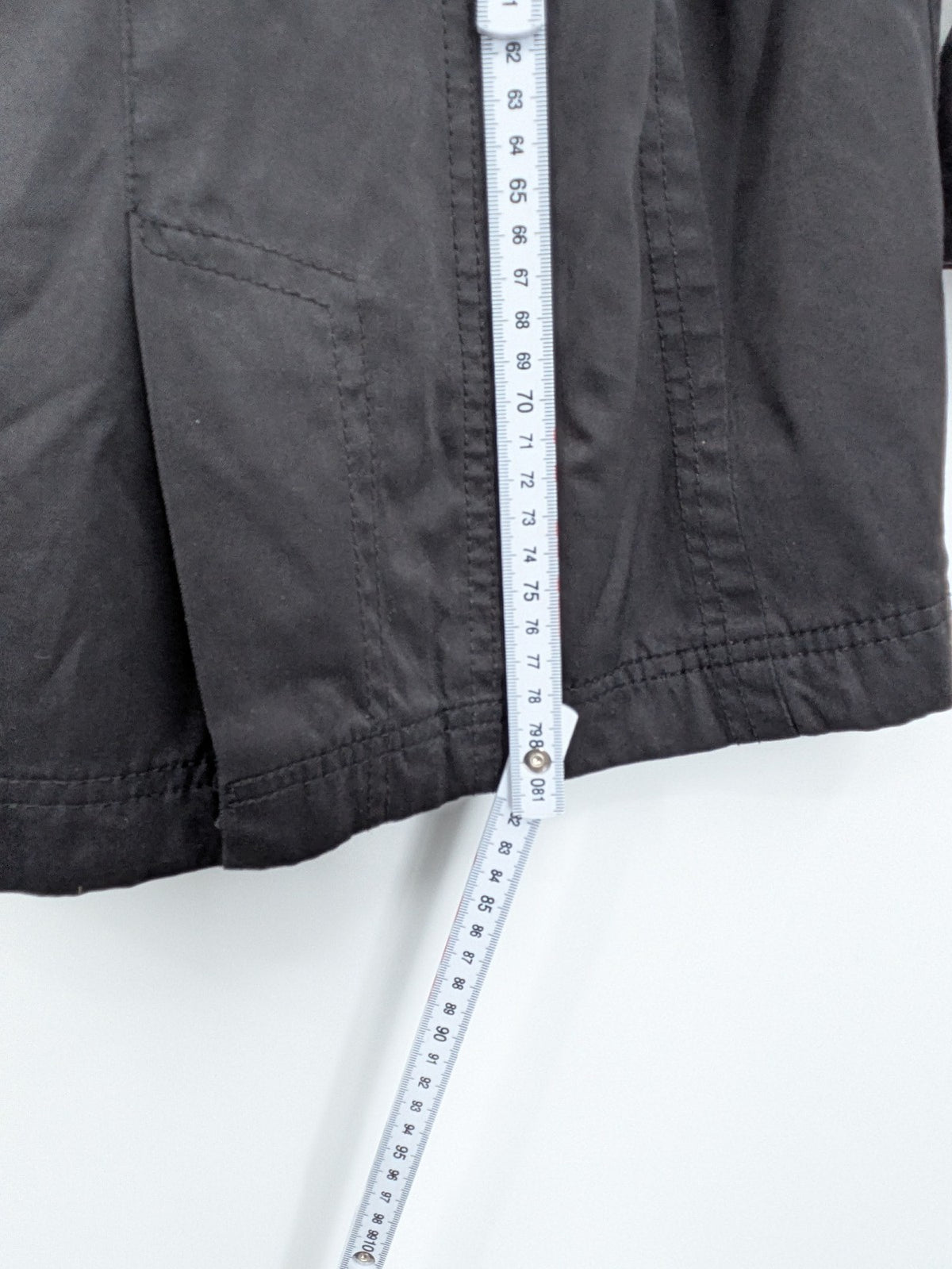 Amisu grey trench coat double-breasted design with elegant collar and belted waist.