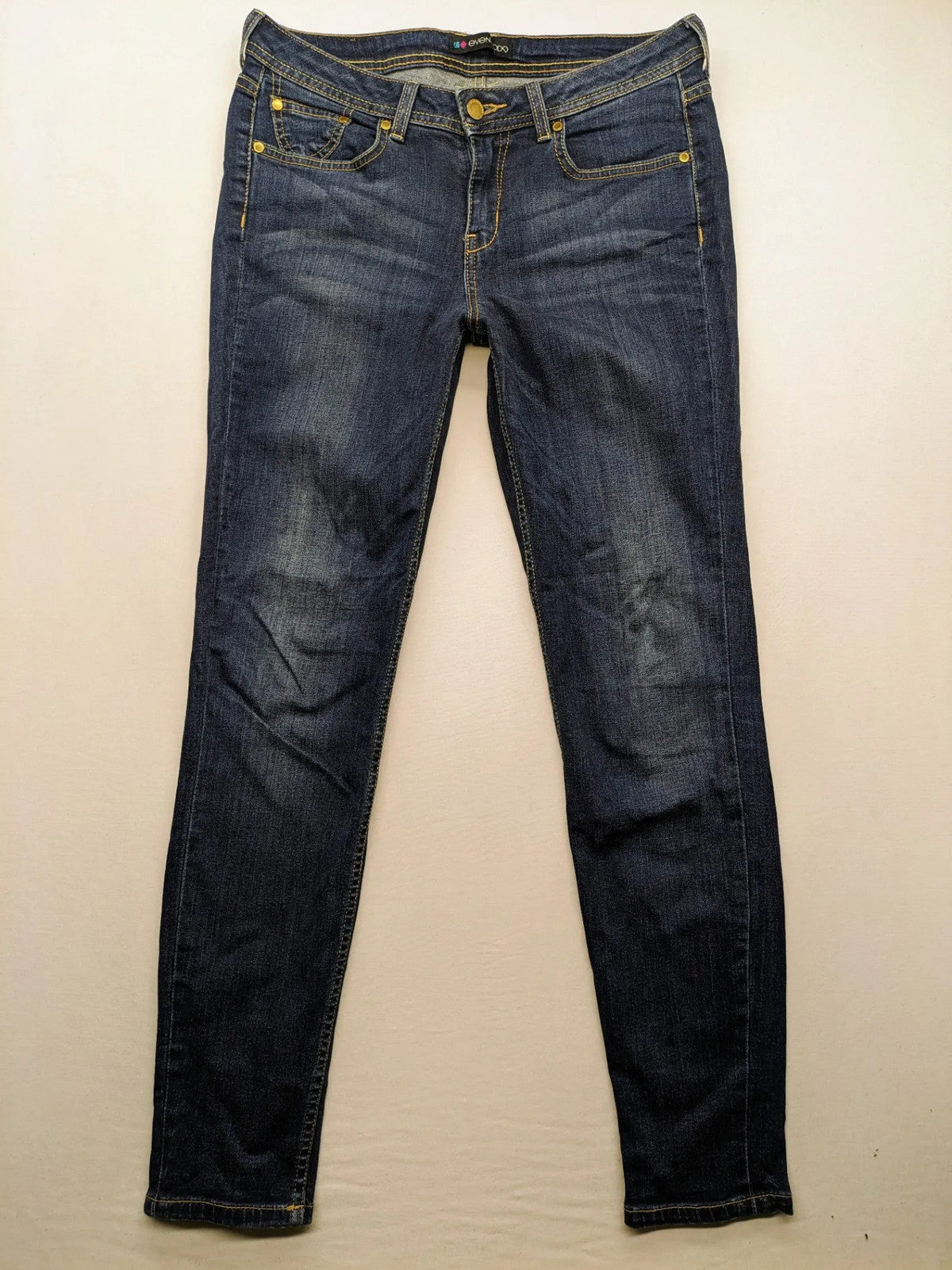 Even & Odd blue skinny jeans with five-pocket design and stretch denim material.