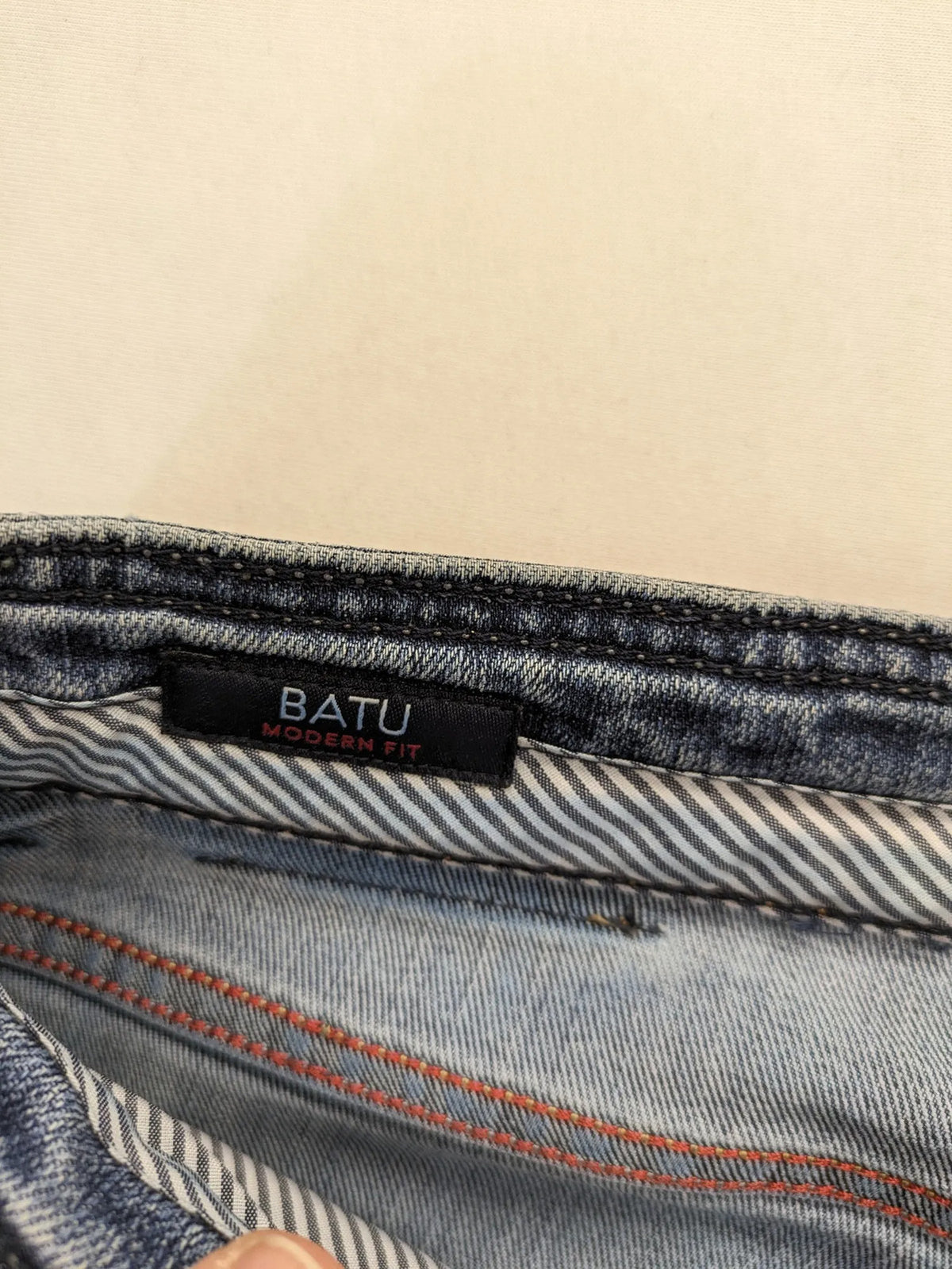 Atelier Gardeur blue straight jeans with five-pocket design and Superflex technology.