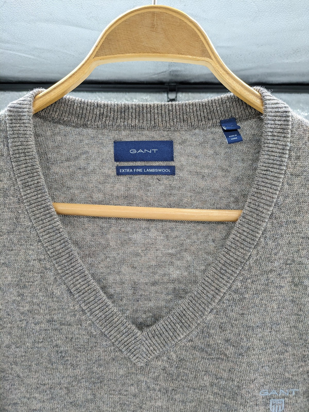 GANT grey V-neck sweater extra fine lambswool with subtle embroidered logo.