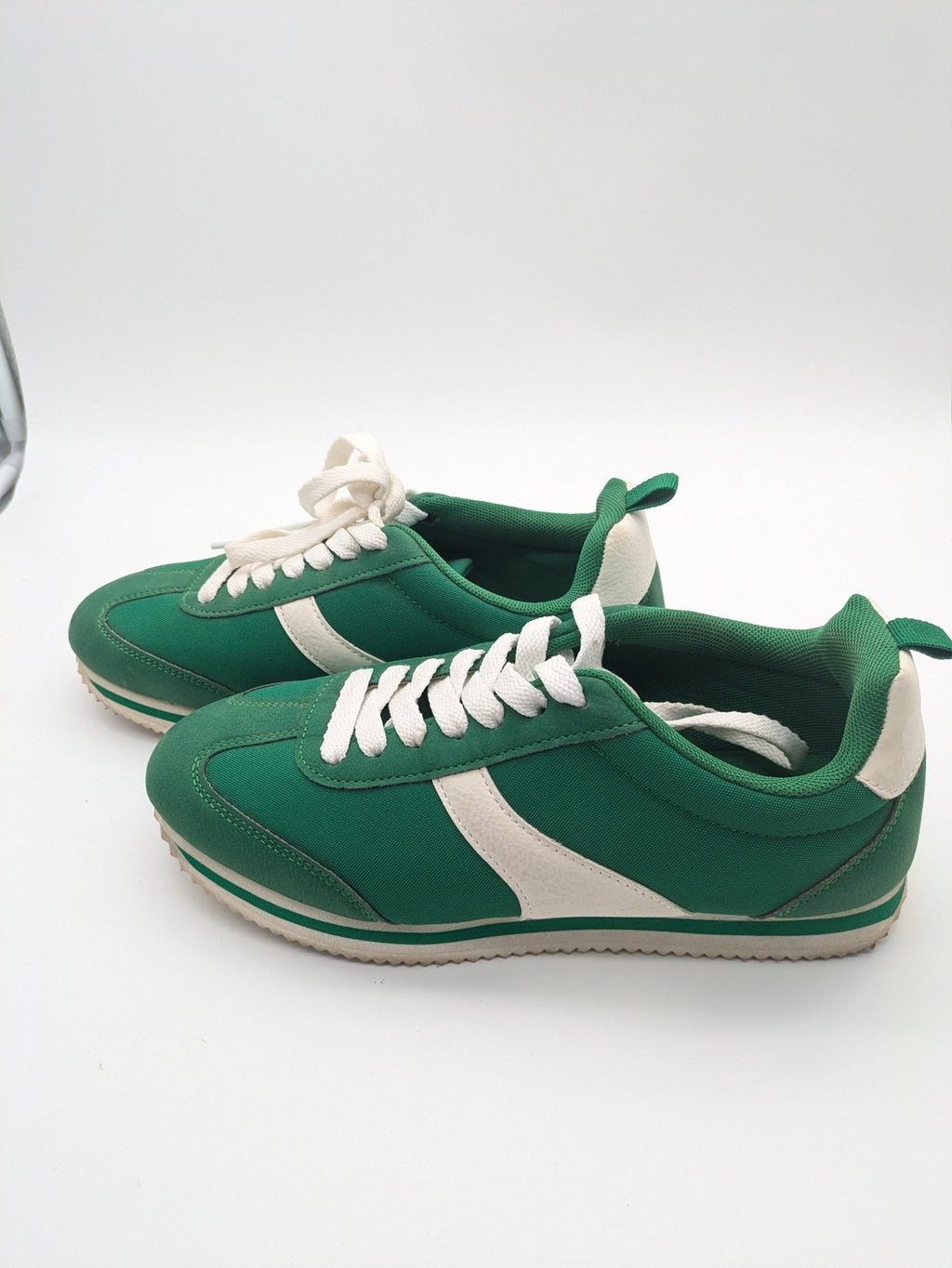 Primark green and white retro sneakers with classic lace-up design and textured rubber sole.