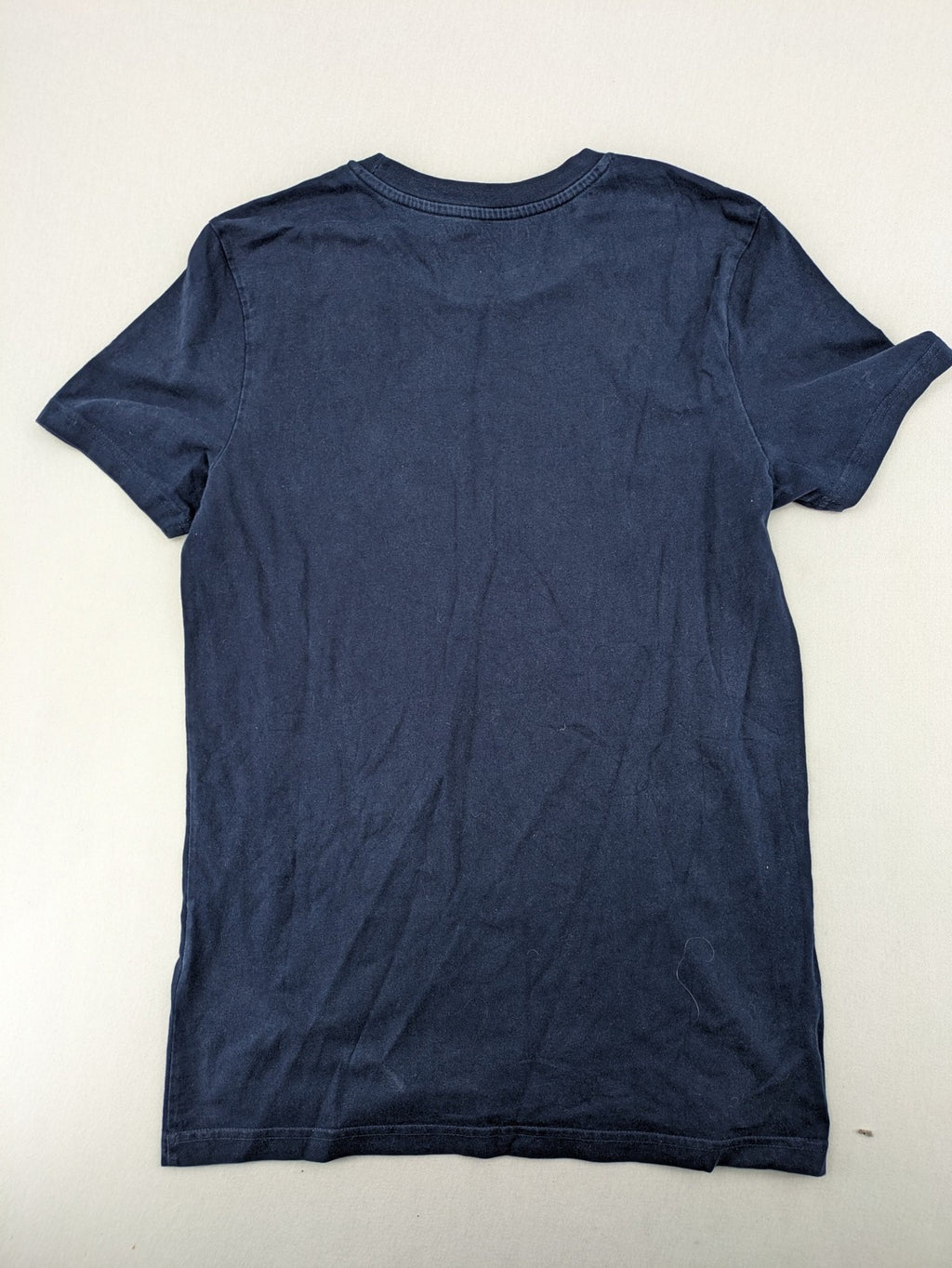 Review navy band t-shirt with "Never Established" logo print, 100% cotton.