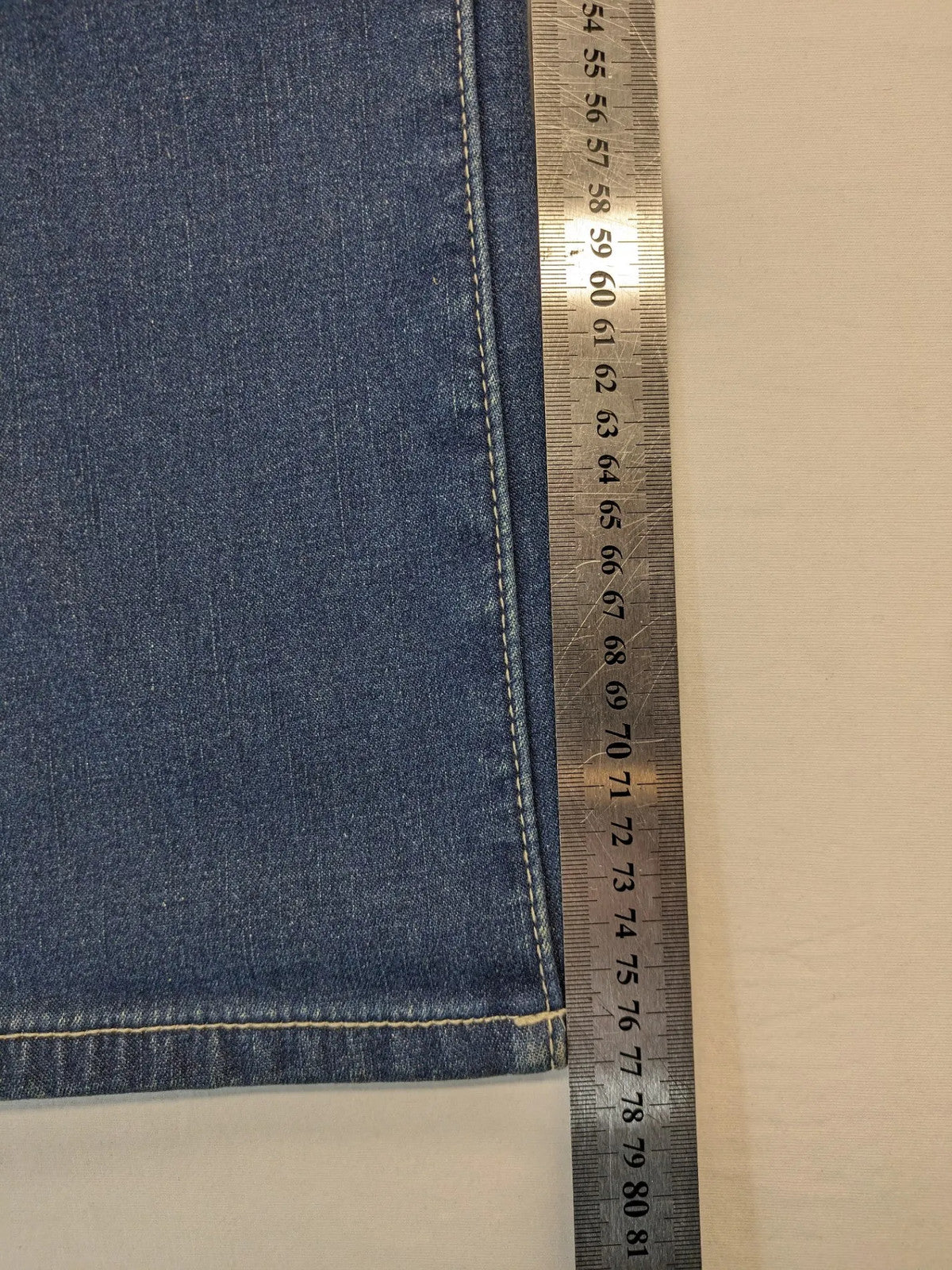 Eagle N°7 blue straight jeans with five-pocket design and soft thermal lining.
