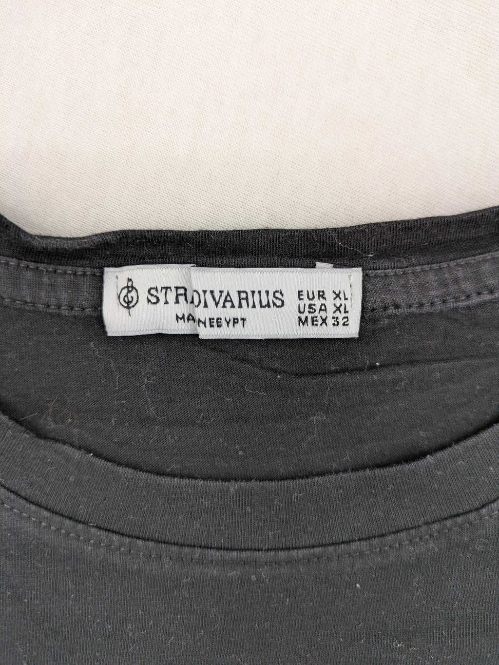 Stradivarius grey Helloween band t-shirt with pumpkin graphic and logo, size XL.