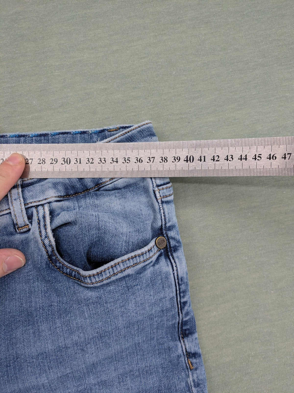 Goldgarn blue flare jeans with classic 5-pocket design and stretch denim material.