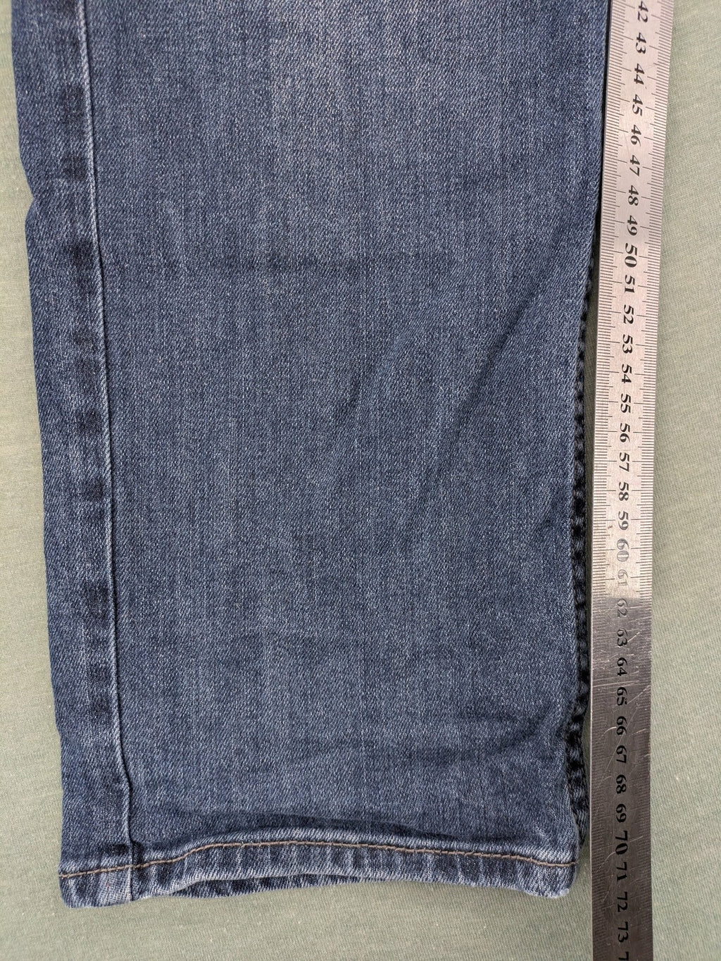 C&A blue straight jeans with classic 5-pocket design and stretch denim material.
