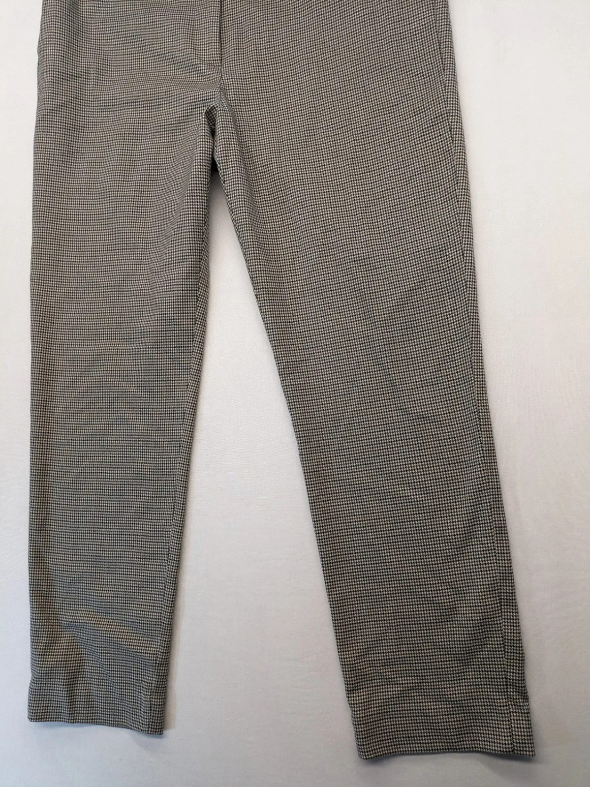 H&M beige pants houndstooth pattern with black and brown tones, stretchy material.