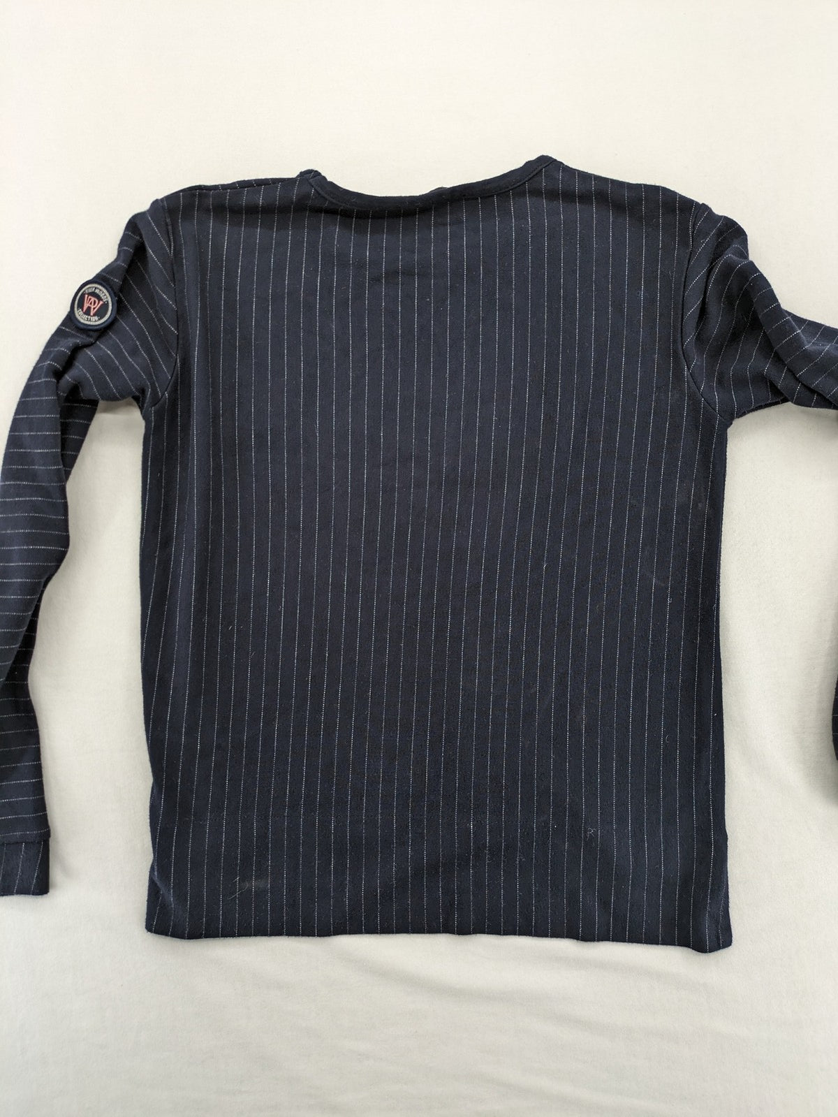 RIVER WOODS navy long sleeve top with white pinstripes and red "I AM très jolie" slogan.