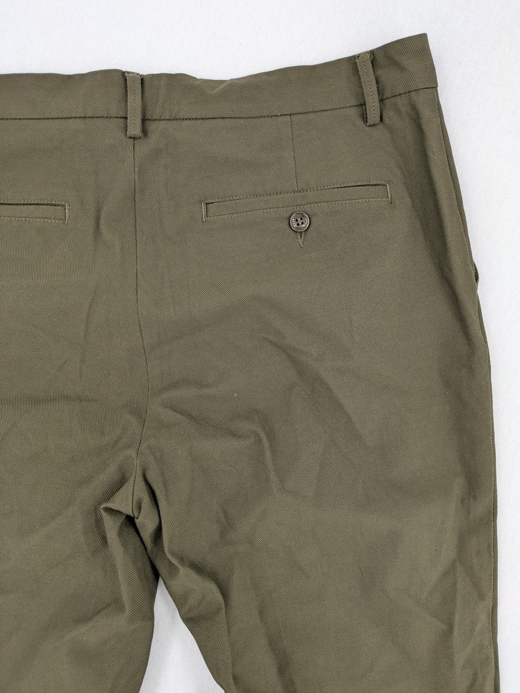 CLOSED khaki pants with vertical seam details and stretch waistband, made from cotton blend.