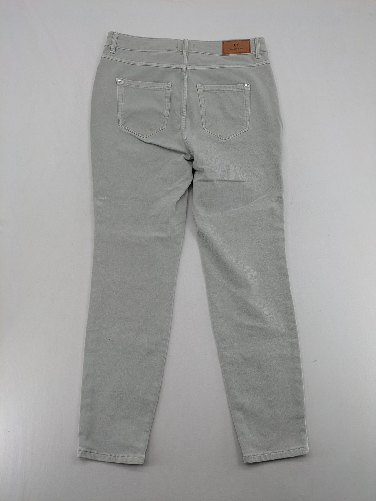 C&A grey slim fit straight jeans with classic 5-pocket design and zipper.
