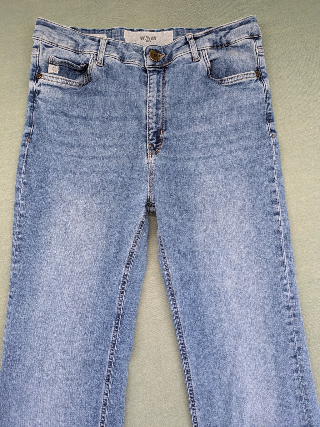 Goldgarn blue flare jeans with classic 5-pocket design and stretch denim material.