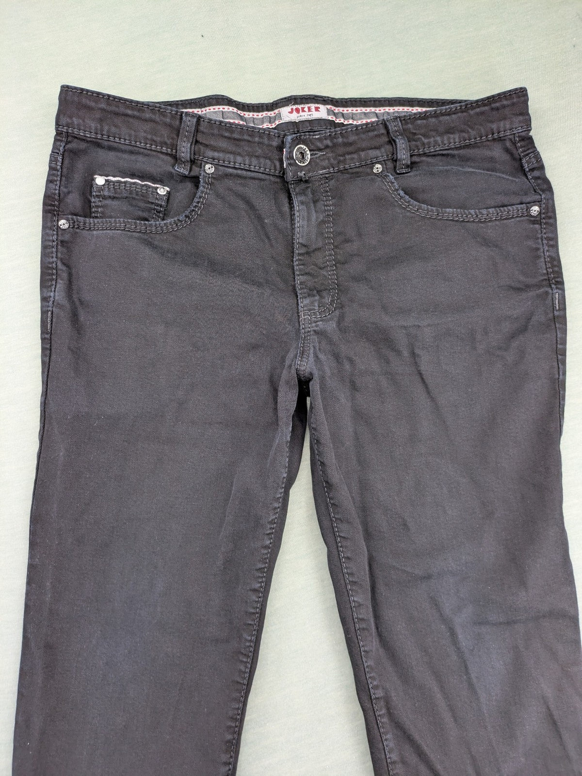 Joker grey straight jeans with double saddle stitch detail and classic 5-pocket design.