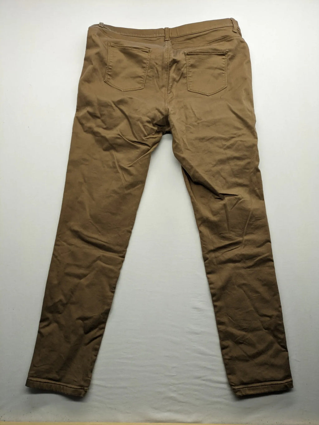 Laura Torelli khaki jeggings slim fit with elastic waistband and functional back pockets.