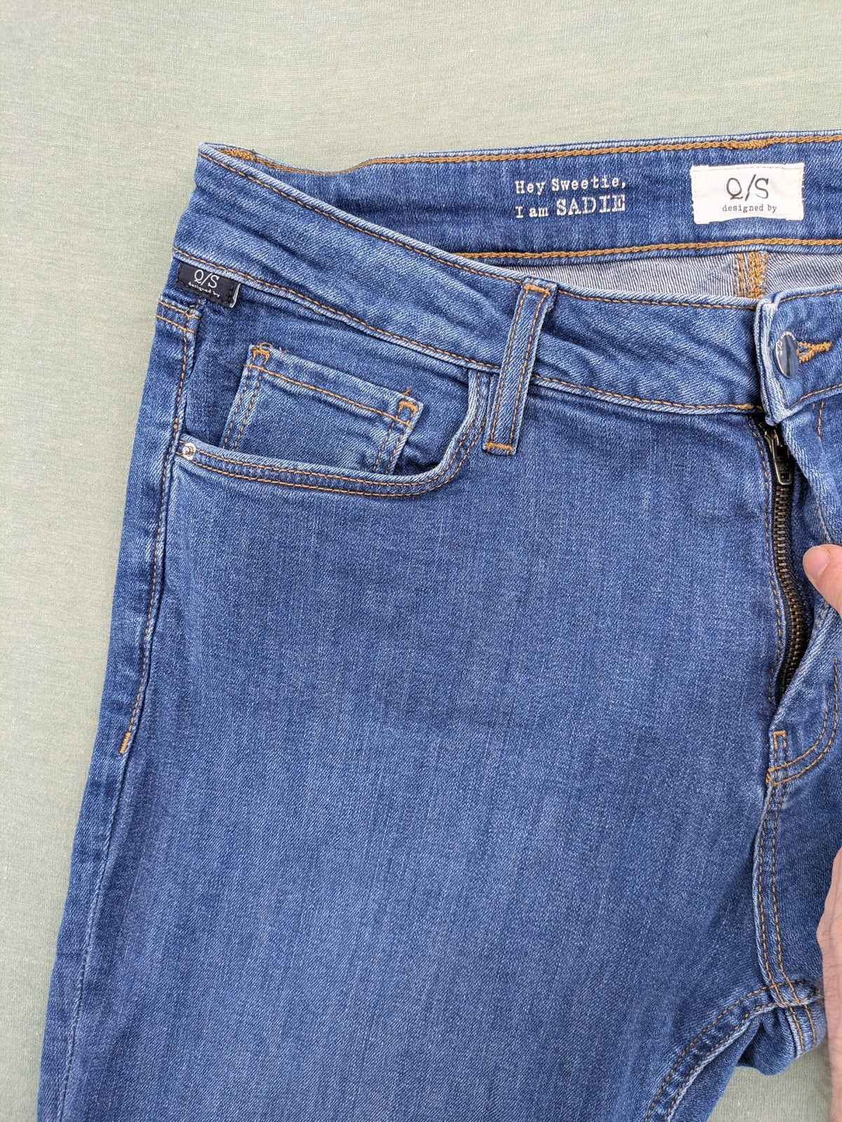 Q/S blue superslim fit jeans with classic 5-pocket style and zipper detail.