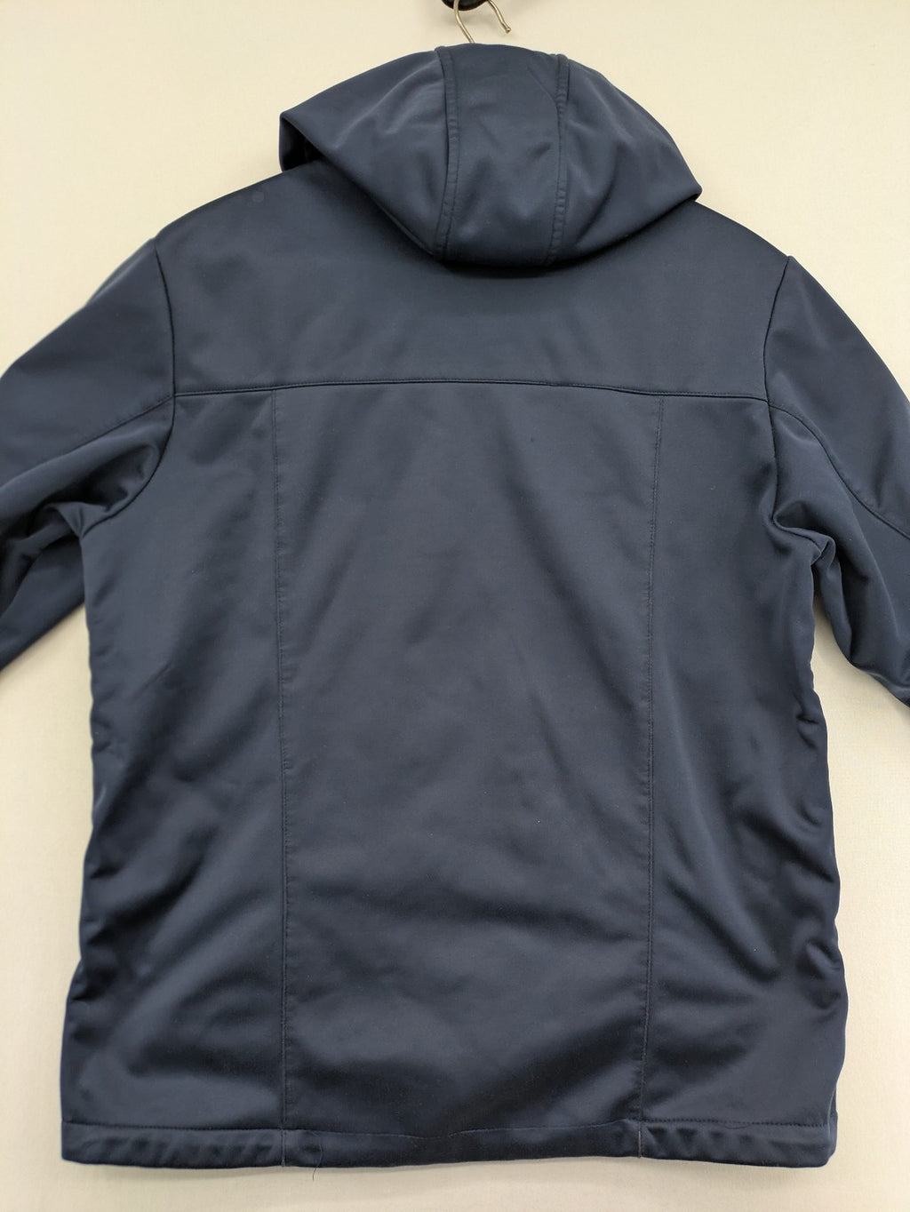 James & Nicholson beige softshell jacket with fleece lining and embroidered Ronin Düsseldorf patch.