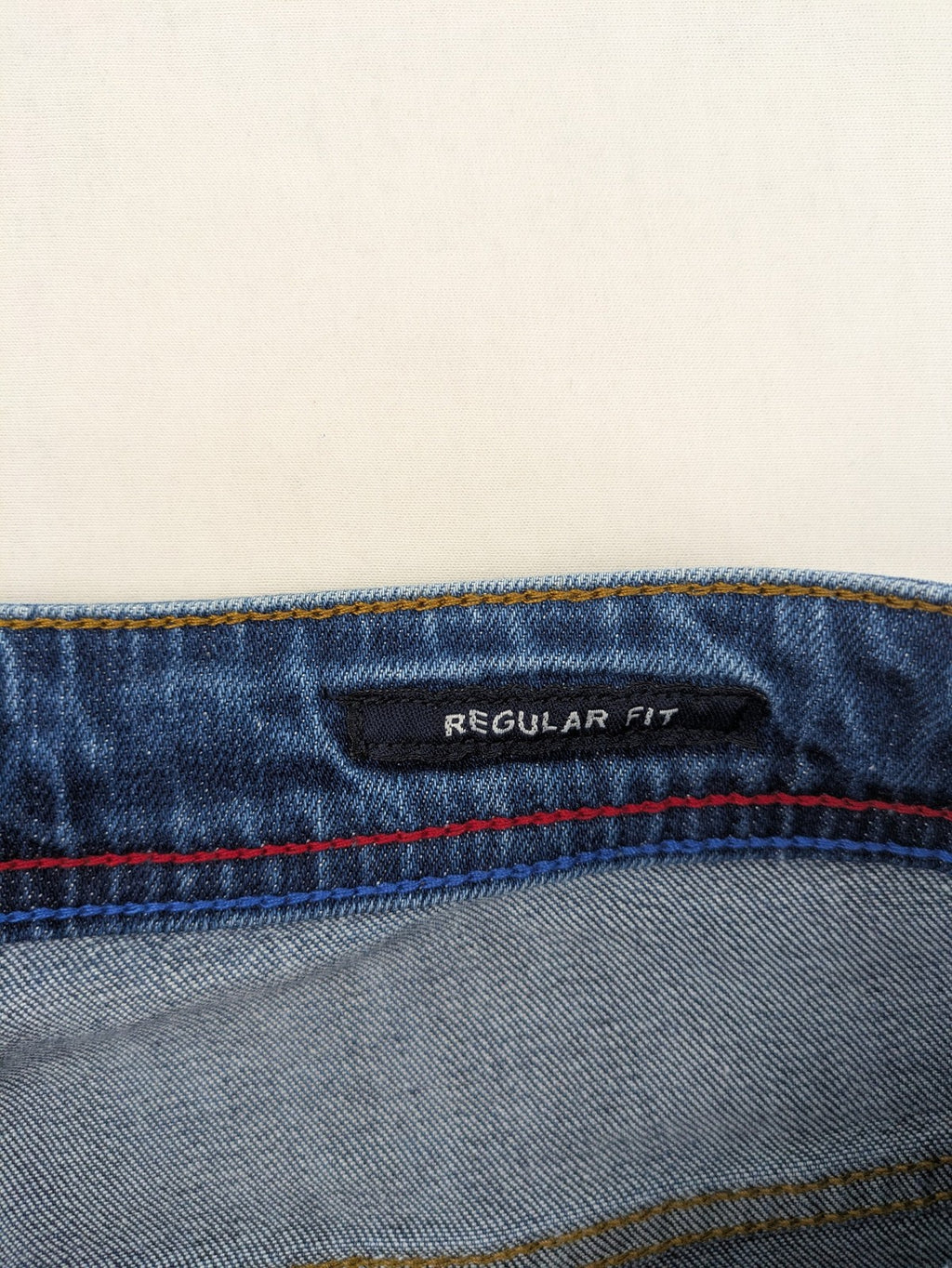 Dsquared2 blue straight jeans with five-pocket design and button fly, made in Italy.