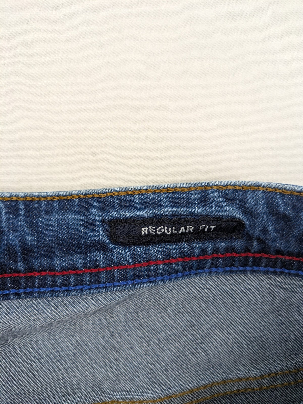 Dsquared2 blue straight jeans with five-pocket design and button fly, made in Italy.