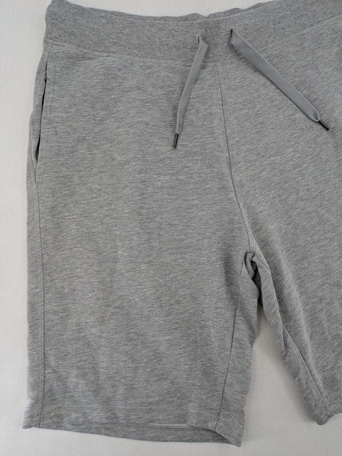 Crivit grey sweatshorts XL with elastic waistband and side pockets, cotton blend material.