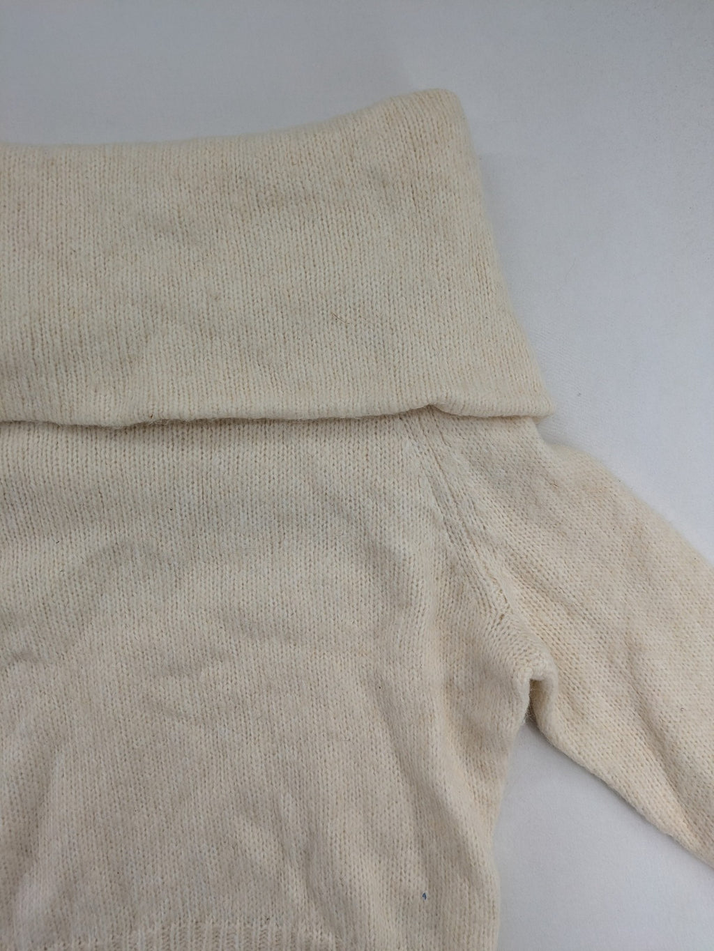 H&M beige turtle neck jumper soft alpaca blend off-shoulder design with wide collar.