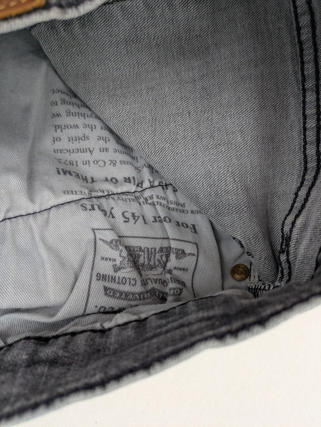 Levi's red straight jeans with classic 5-pocket design and slim taper fit.