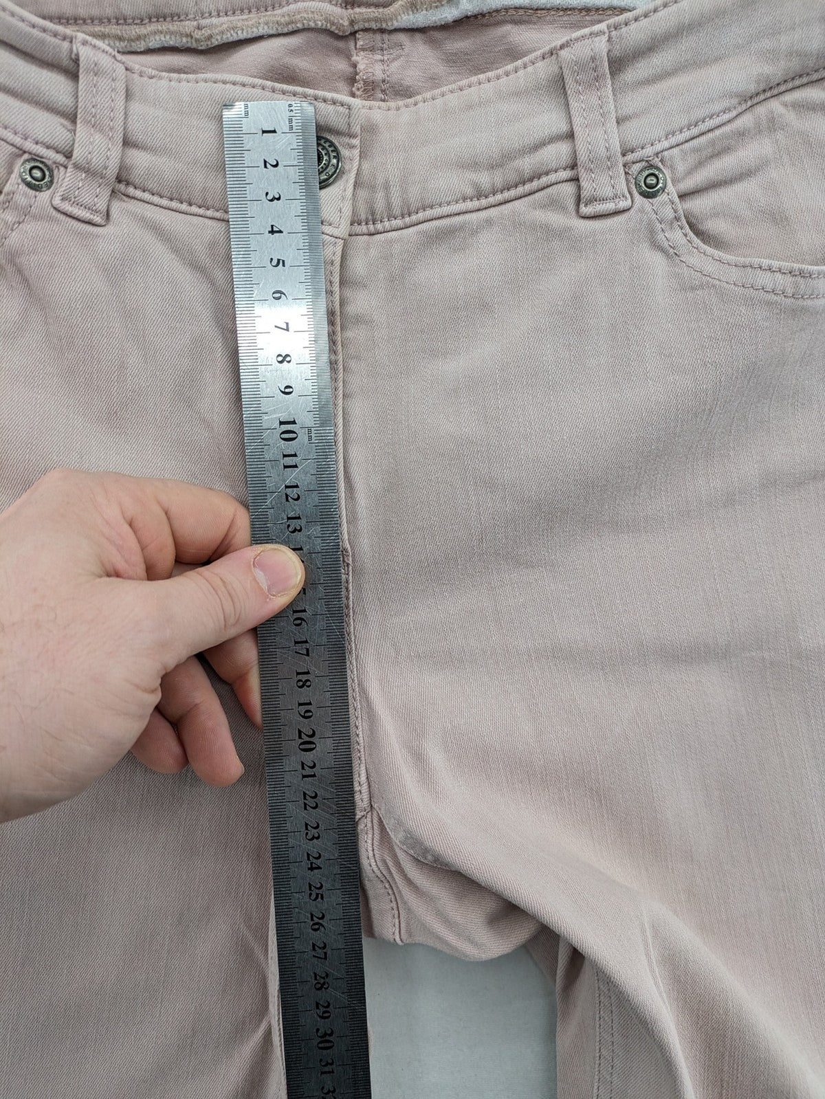 Gerry Weber pink straight jeans classic 5-pocket style with zipper and button closure.