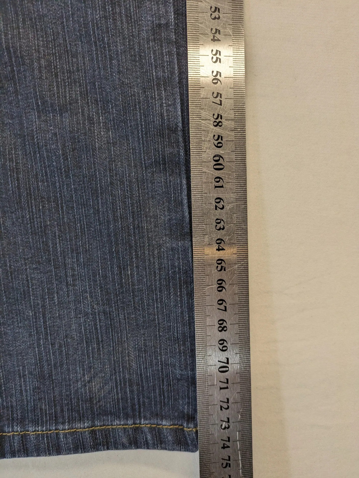 Wrangler straight jeans dark blue wash 5-pocket design with zipper, durable cotton blend.
