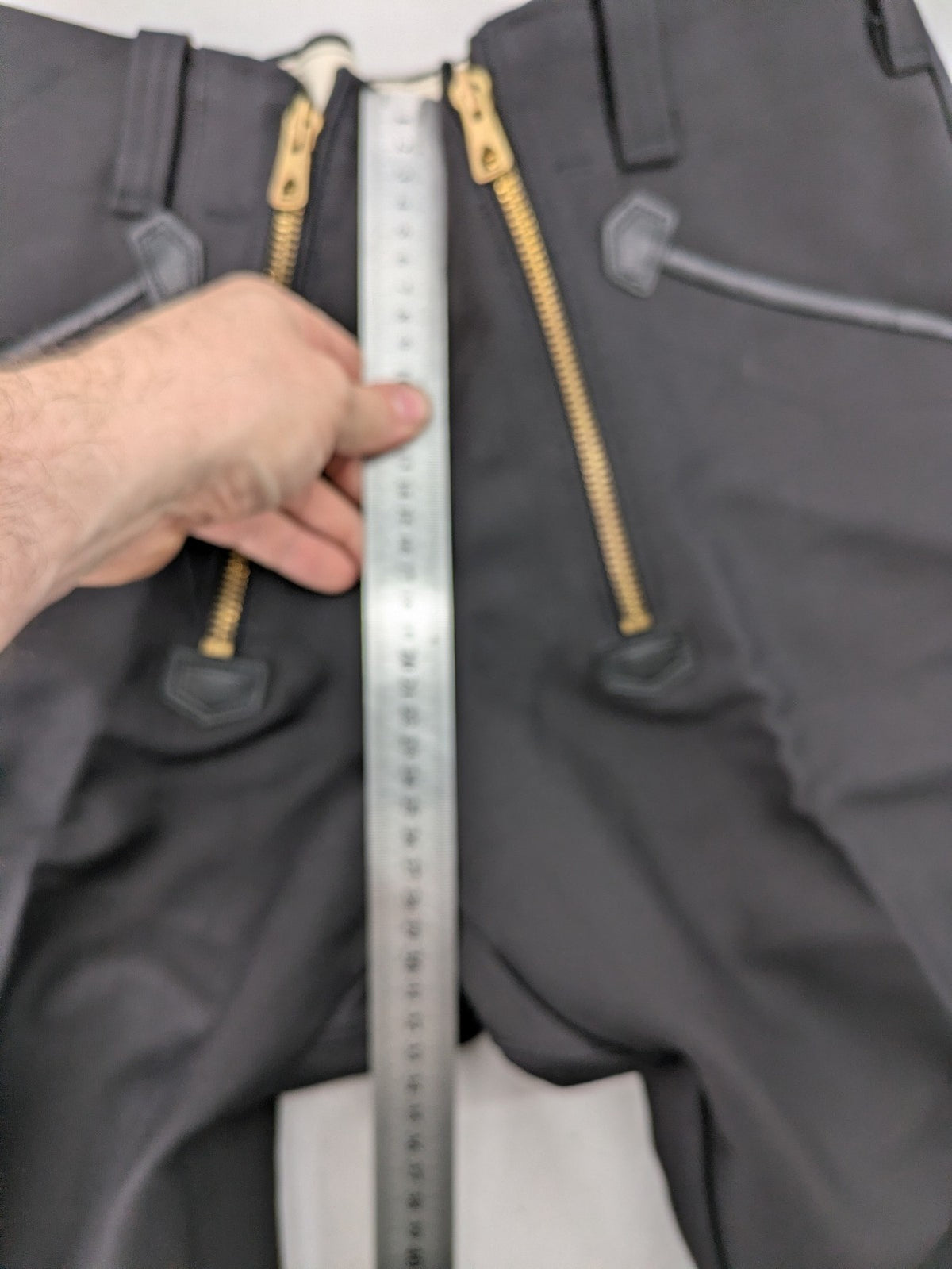 FHB hunting pants grey with double zipper and leather reinforcements, made from 100% cotton.