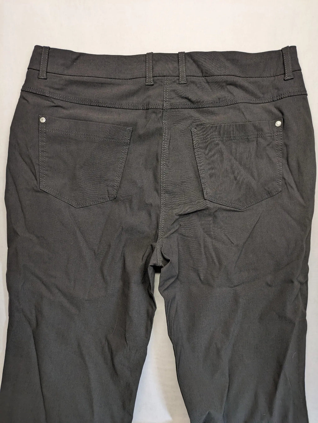 Elegante multi pants grey leopard print side stripes, stretchy material with pockets.