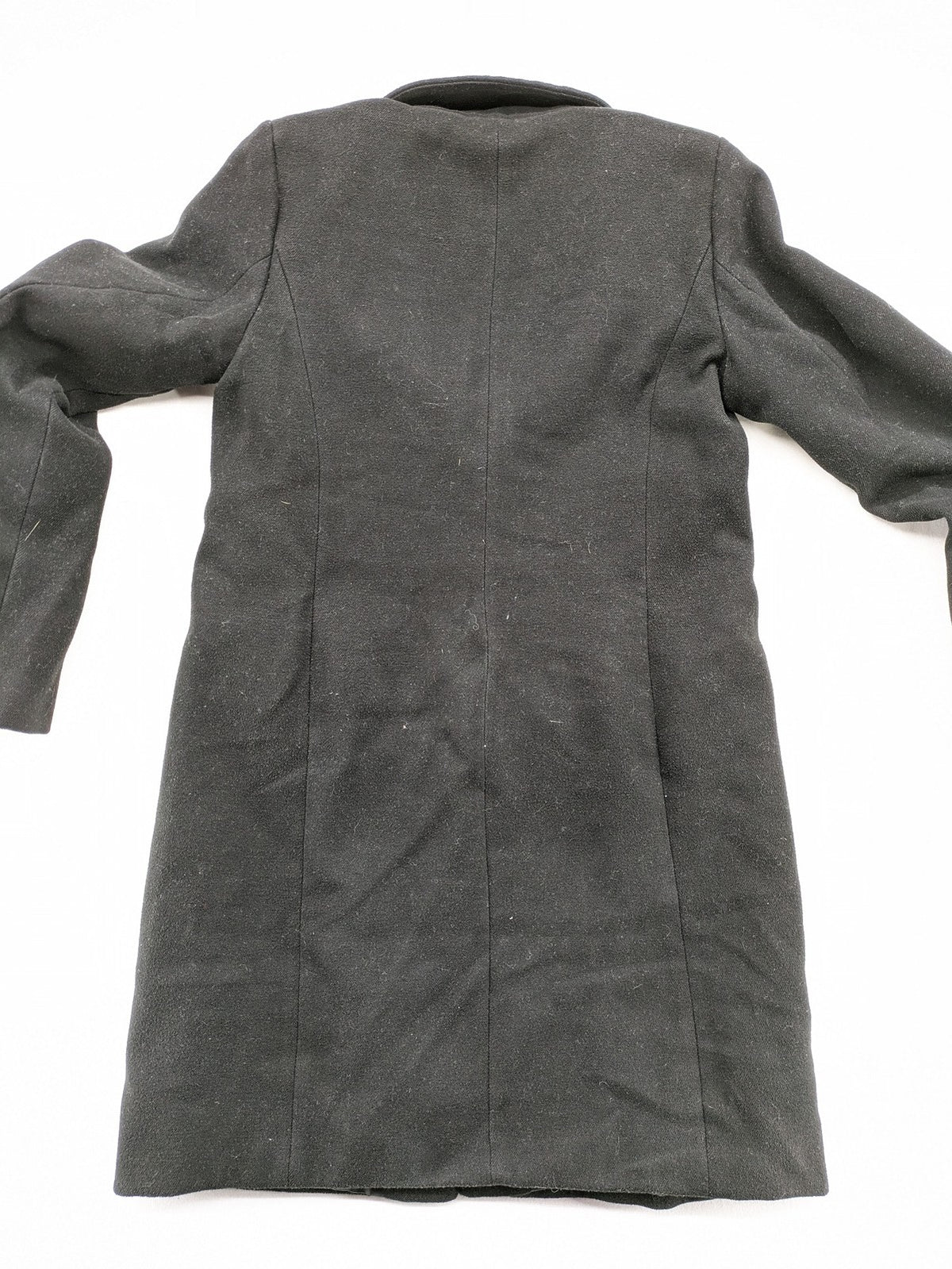 Vero Moda grey coat with classic lapel collar and button front, featuring two front pockets.