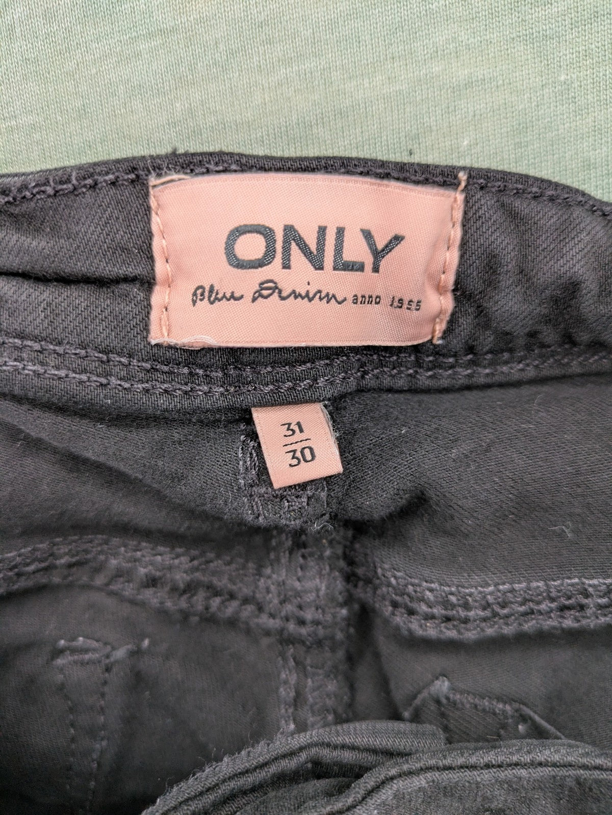 ONLY skinny fit jeans blue washed denim classic 5-pocket design with zipper and button closure.