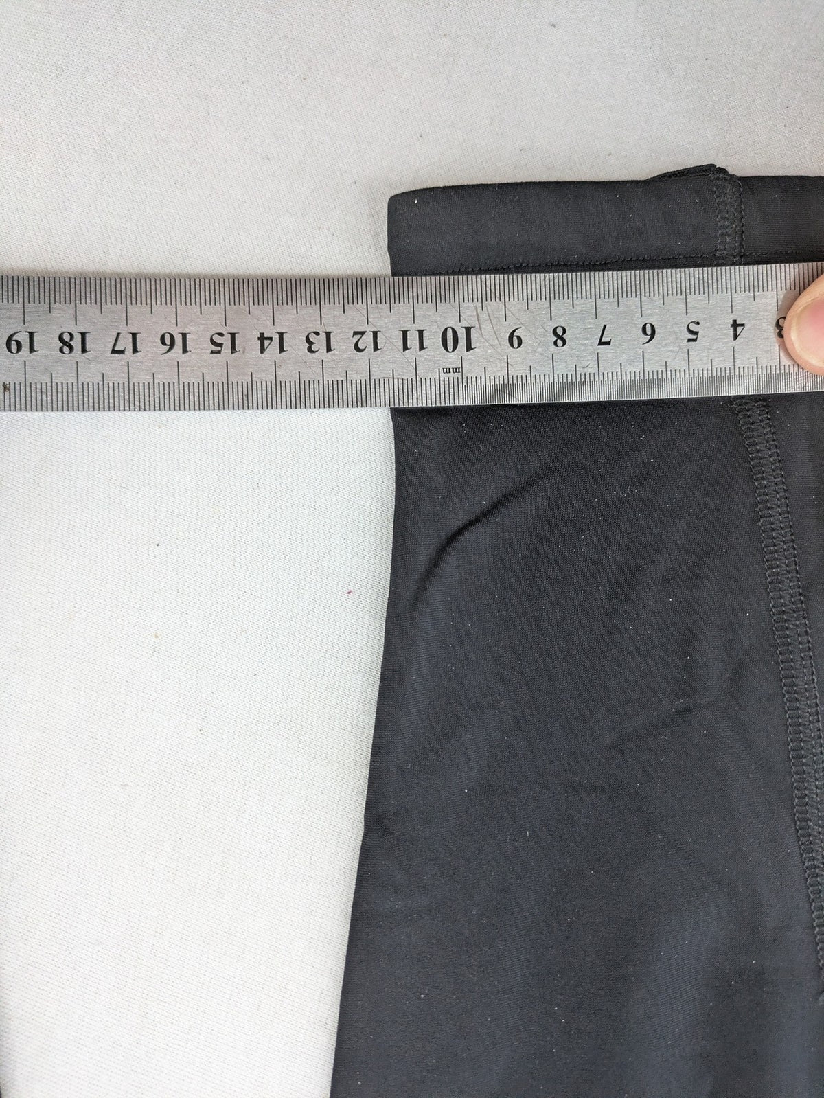 GORE RUNNING WEAR black bicycle tights with reflective details and zippered ankle openings.
