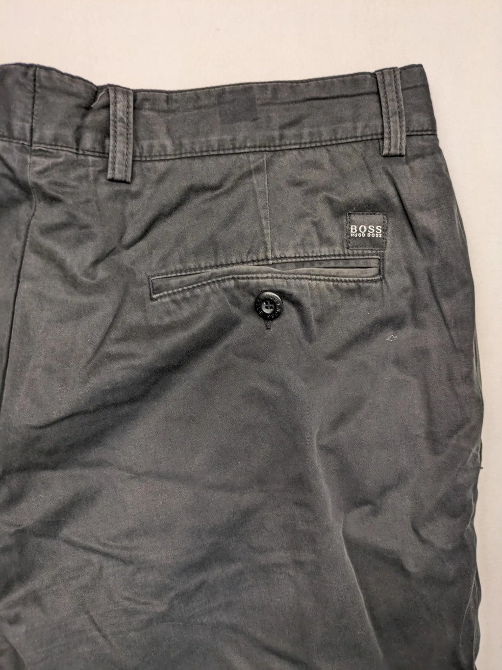 BOSS Hugo Boss grey chinos with button and zipper closure, classic design, 100% cotton.