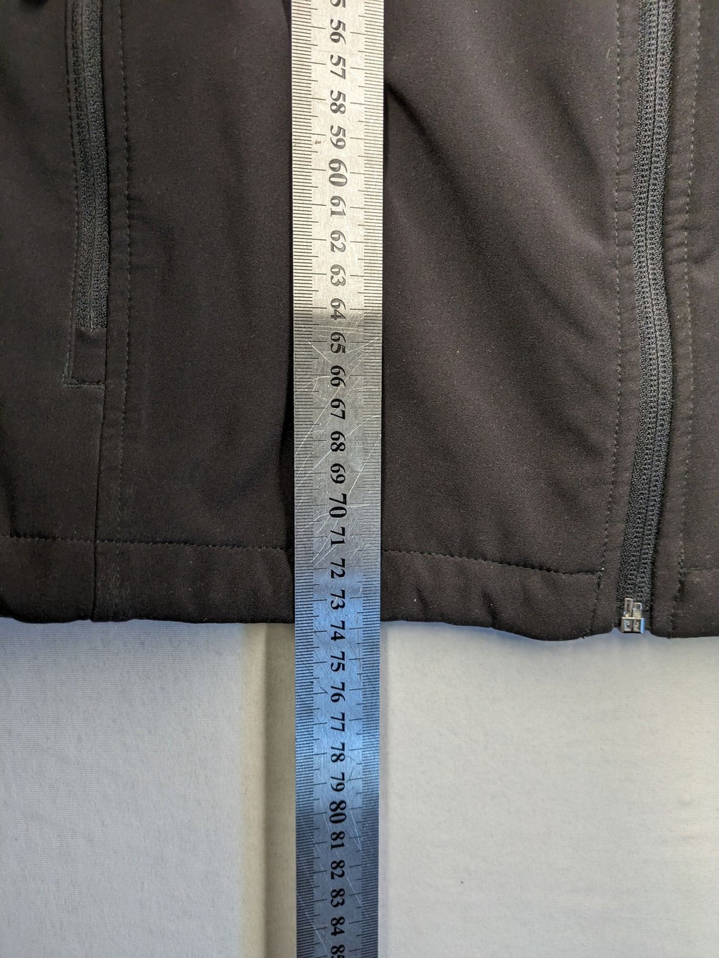 Maui Sports grey softshell jacket XL with contrasting yellow zipper and multiple pockets.