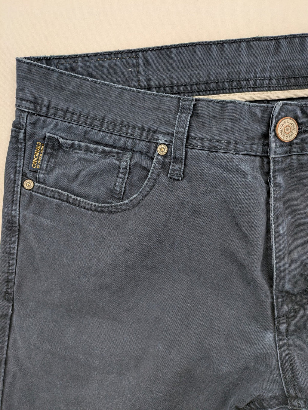 Jack & Jones Originals blue straight jeans, classic 5-pocket design, high-quality denim.