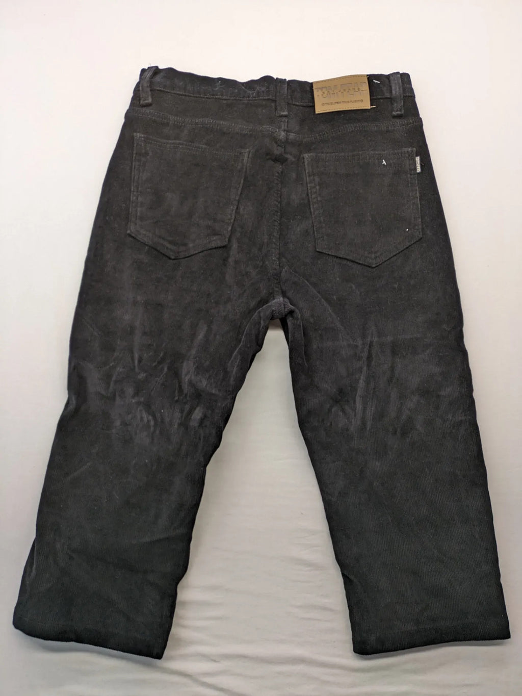 Tomfear black straight fit cord jeans, classic five-pocket design, soft corduroy material.