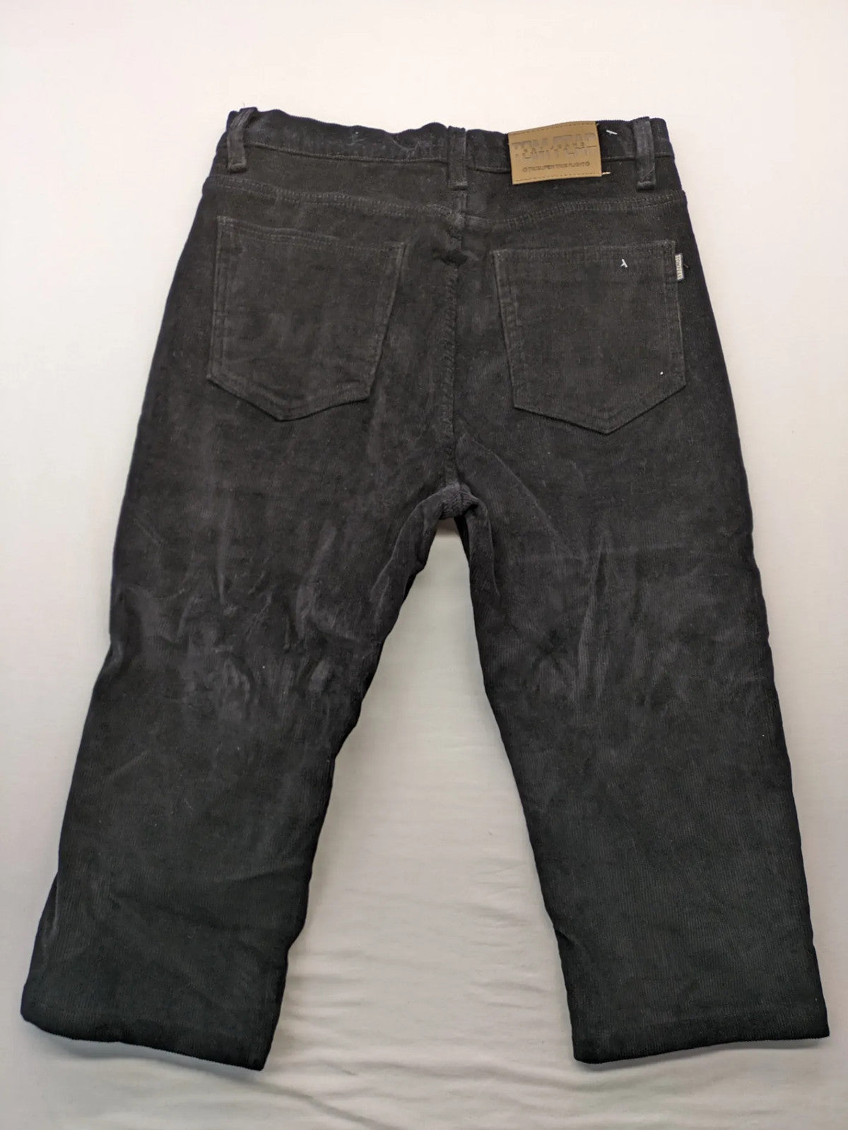 Tomfear black straight fit cord jeans, classic five-pocket design, soft corduroy material.