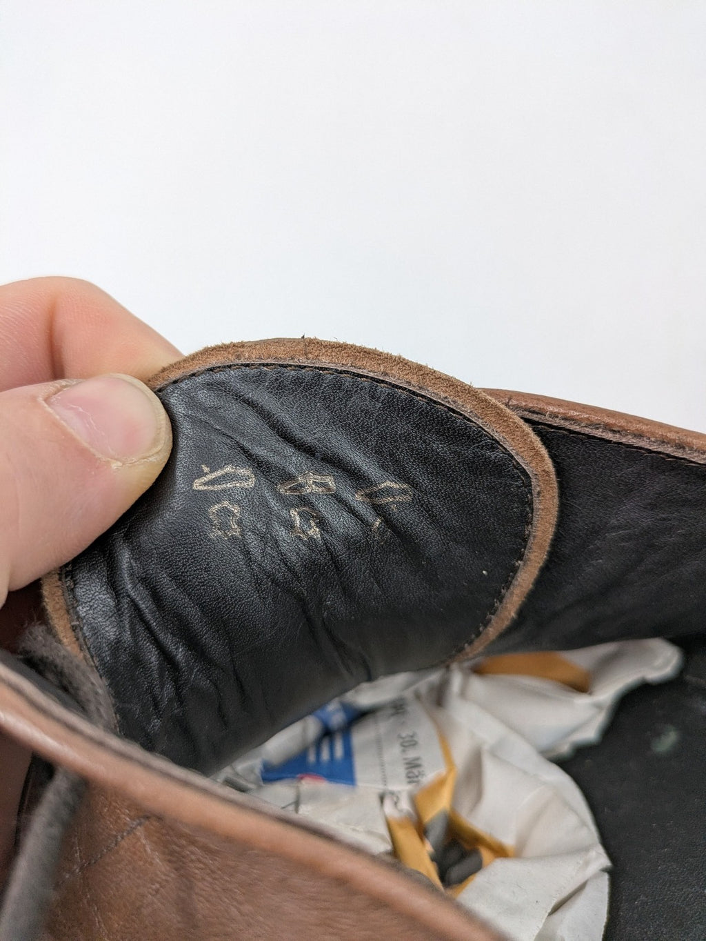 BOSS Hugo Boss brown deck shoes genuine leather classic design made in Italy.