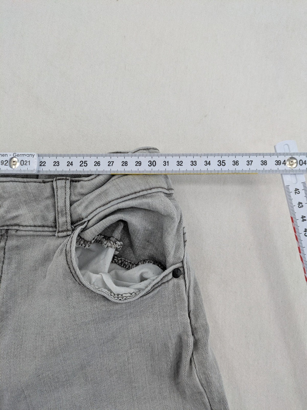 C&A grey skinny jeans for girls, soft stretch denim, classic fit, versatile wash.