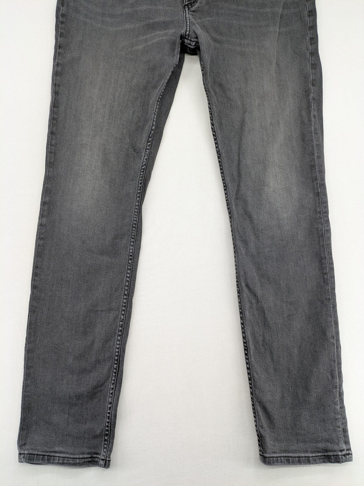 Lee straight jeans grey 5-pocket design with subtle branding on back pocket.