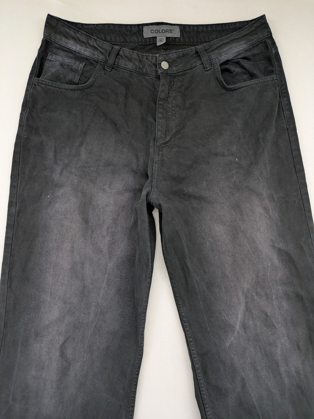 Colors grey straight jeans with washed look and classic 5-pocket design.